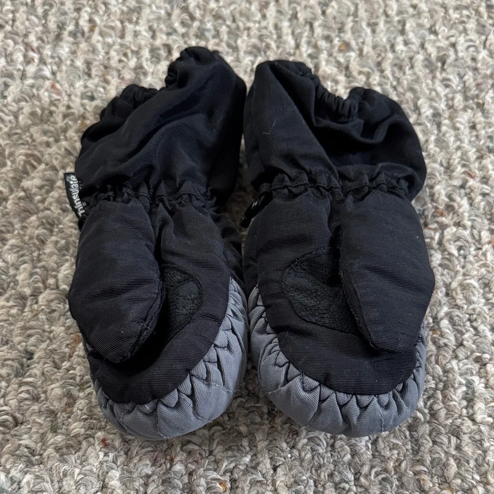3M Thinsulate Kids Black and Gray Mittens